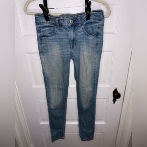 American Eagle Low Rise Light Wash Jeggings | Size: 4